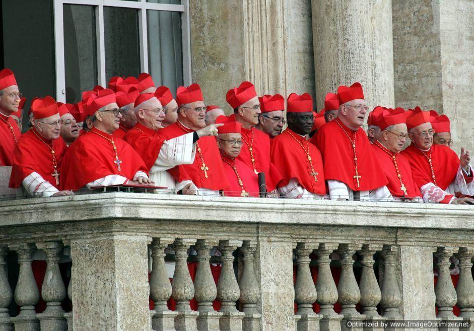 The New Pope, collaborano anche Co-mai e UxU cardinali