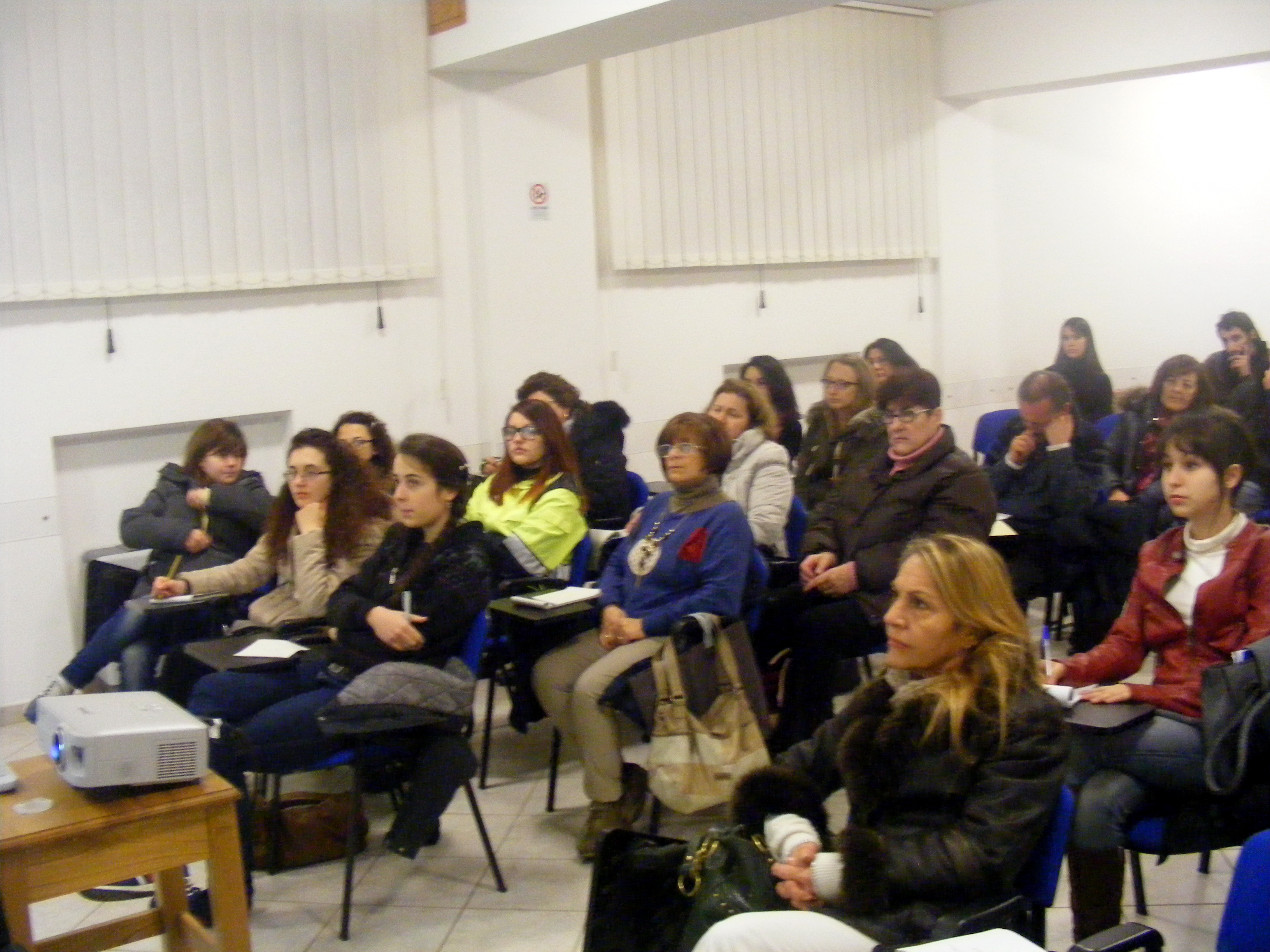 Concluso corso di primo soccorso della protezione civile a Lariano I partecipanti al corso di primo soccorso a lariano durante la lezione