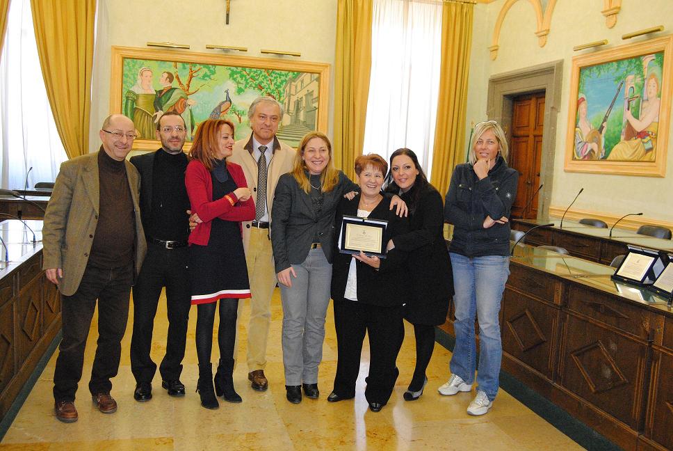 cecchi con i dipendenti del comune per gli auguri di buone feste
