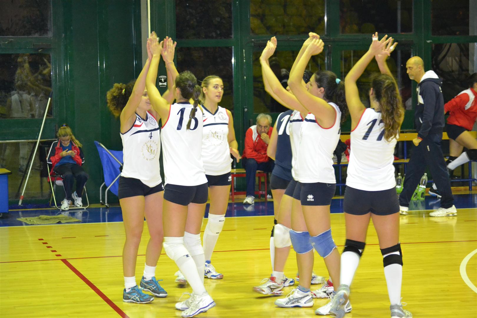Le ragazze del Volley Club Frascati sbancano Cagliari alcune ragazze della b2 del volley club frascati