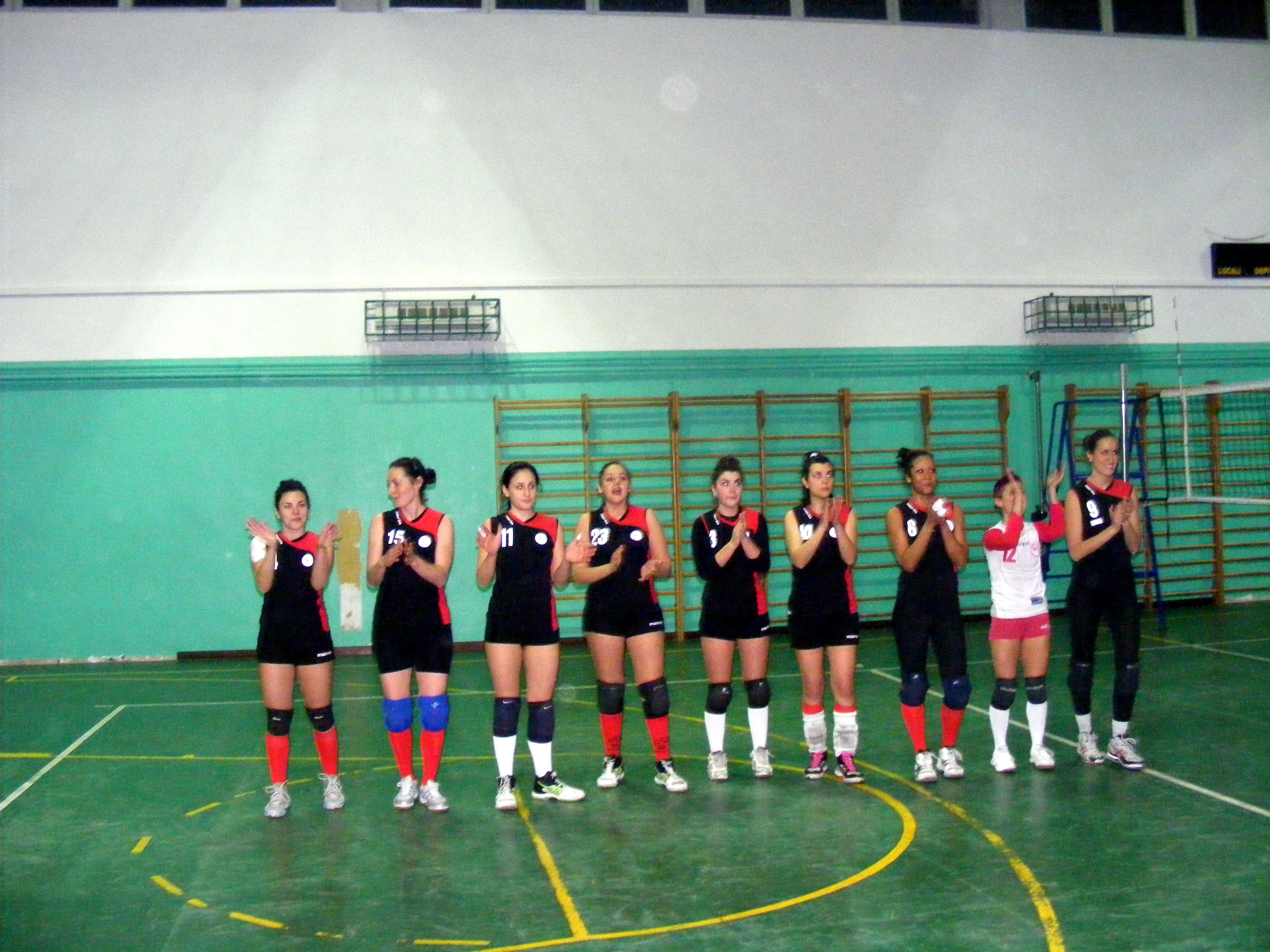 Esordio vincente della Rosavolley Velletri in Coppa Lazio la_rosavolley_al_momento_del_saluto_in_coppa_lazio