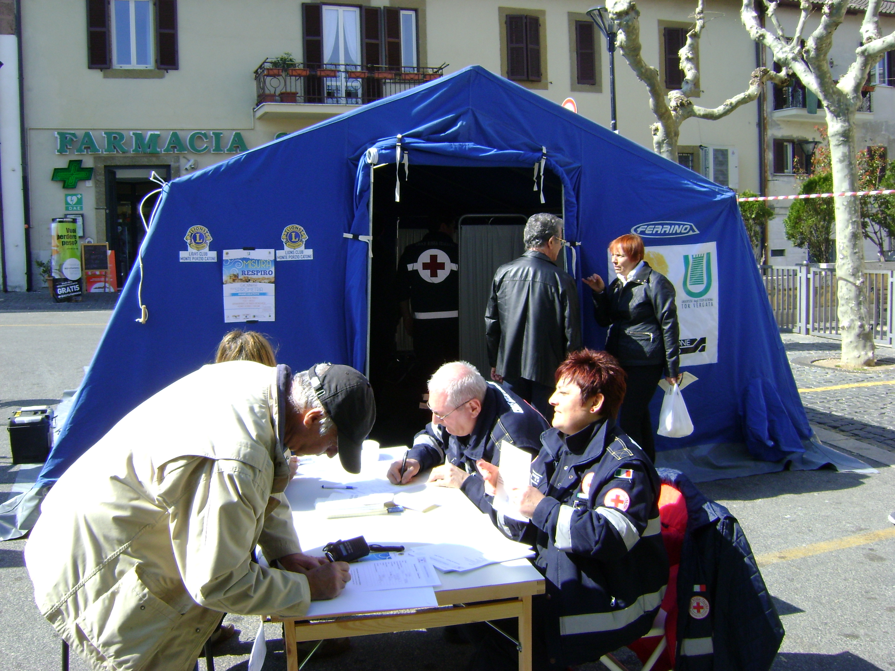 Monteporzio, spirometria ecologica sotto la tenda a pannelli solari spirometria_ecologica_a_monte_porzio_catone