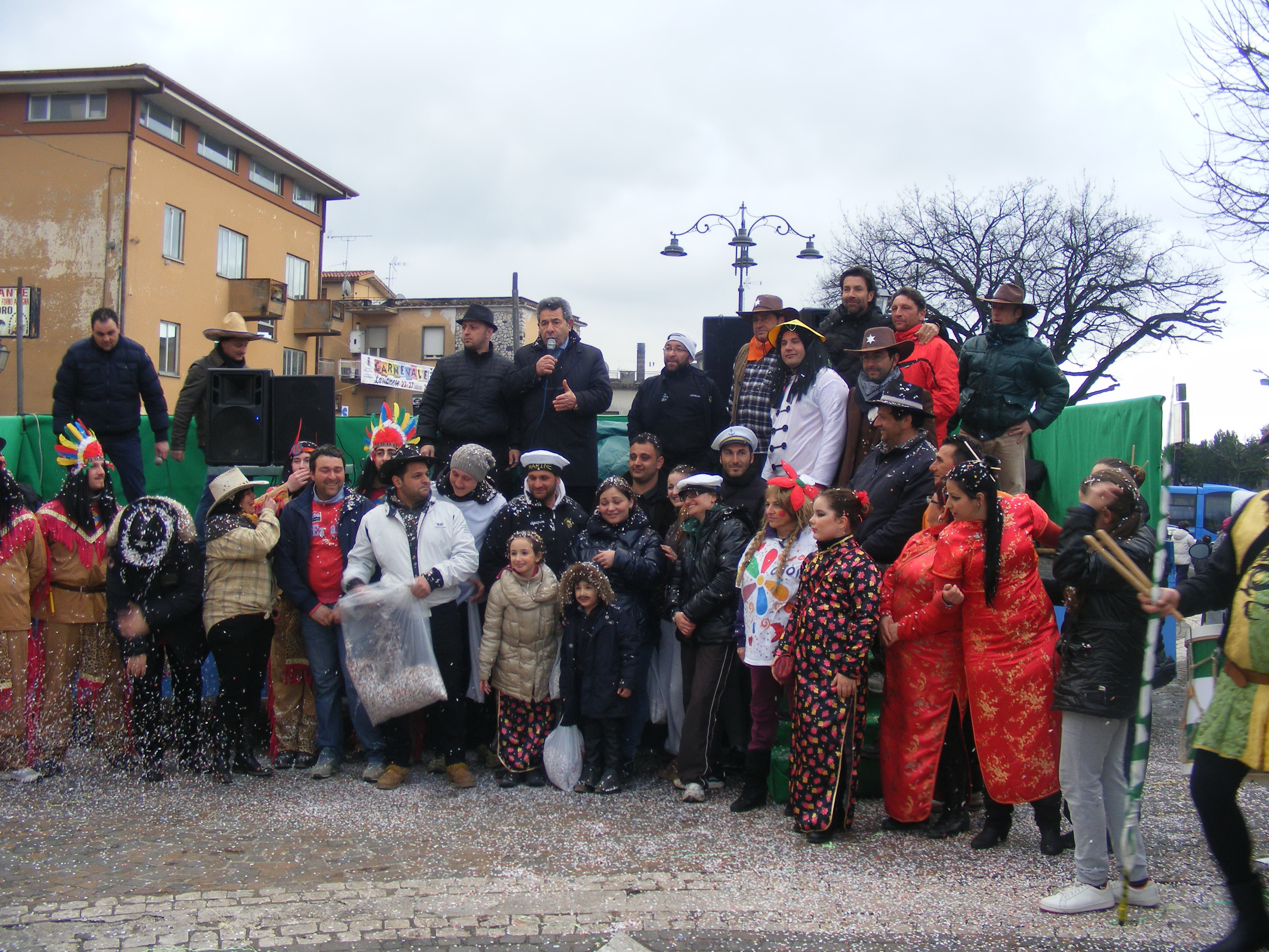 Lariano, Pantoni fa un bilancio del Carnevale larianese 2014 carnevale_larianese_foto_di_gruppo_in_piazza_santa_eurosia