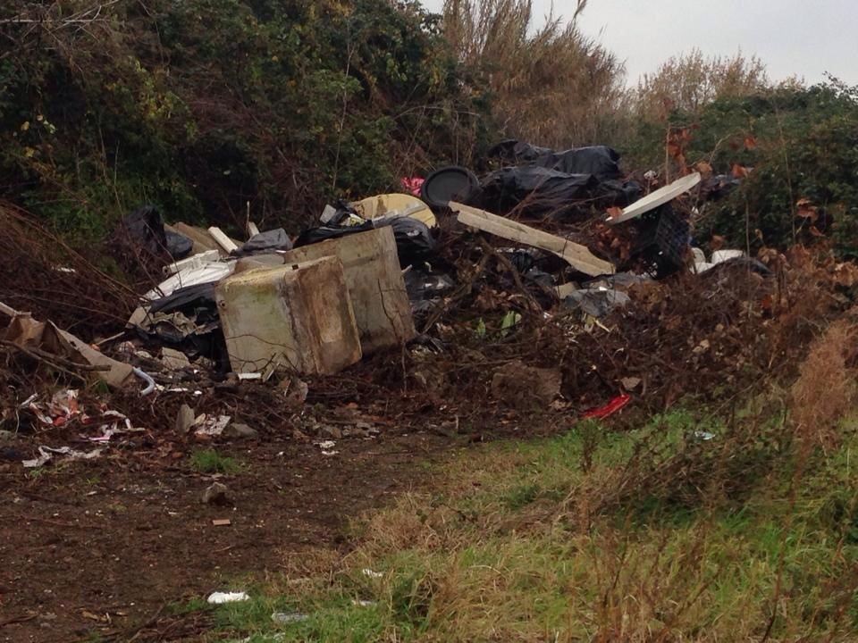 Monteporzio, rifiuti abbandonati a via Fontanella, preso autore rifiuti
