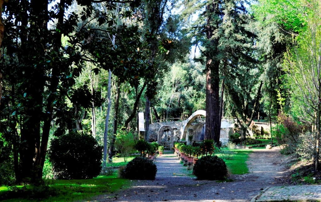l_uccelliera_sullo_sfondo_palazzo_chigi_ariccia