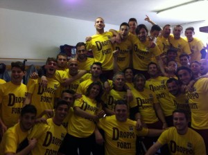 festeggiamenti_nello_spogliatoio_della_lupa_castelli_romani_promossa_in_serie_d