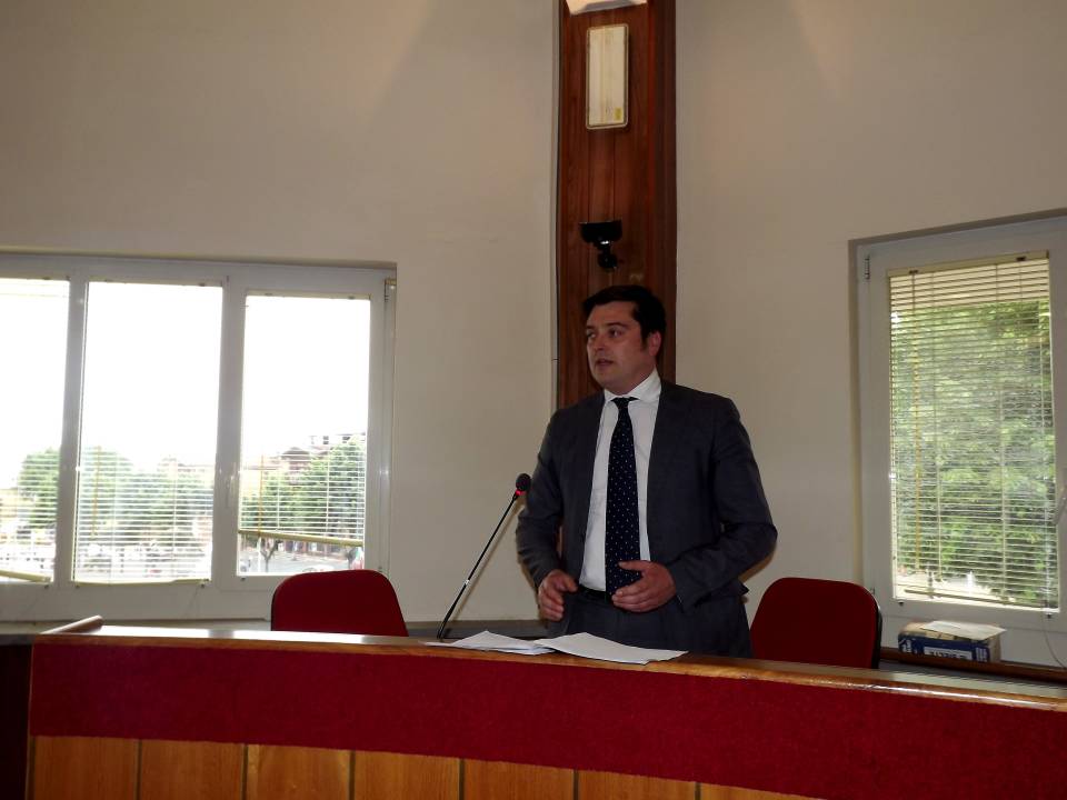 Lariano approva il bilancio, Fratelli d’Italia si astiene, no di Più Lariano gianni_santilli