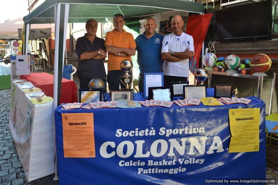 Lo stand dell’Ssd Colonna alla Sagra dell’Uva Italia colonna