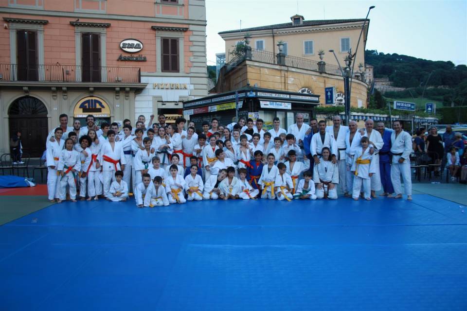 Asd Judo Frascati, oltre centotrenta ragazzi in Piazza Roma per il saggio di fine anno asd_judo_frascati_saggio_fine_anno