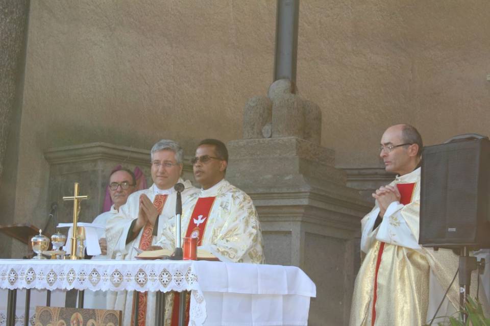 Celebrata a Grottaferrata messa in ricordo dei defunti domenica primo novembre MonsCirulli_DonEdassery_MonsPeruzzi