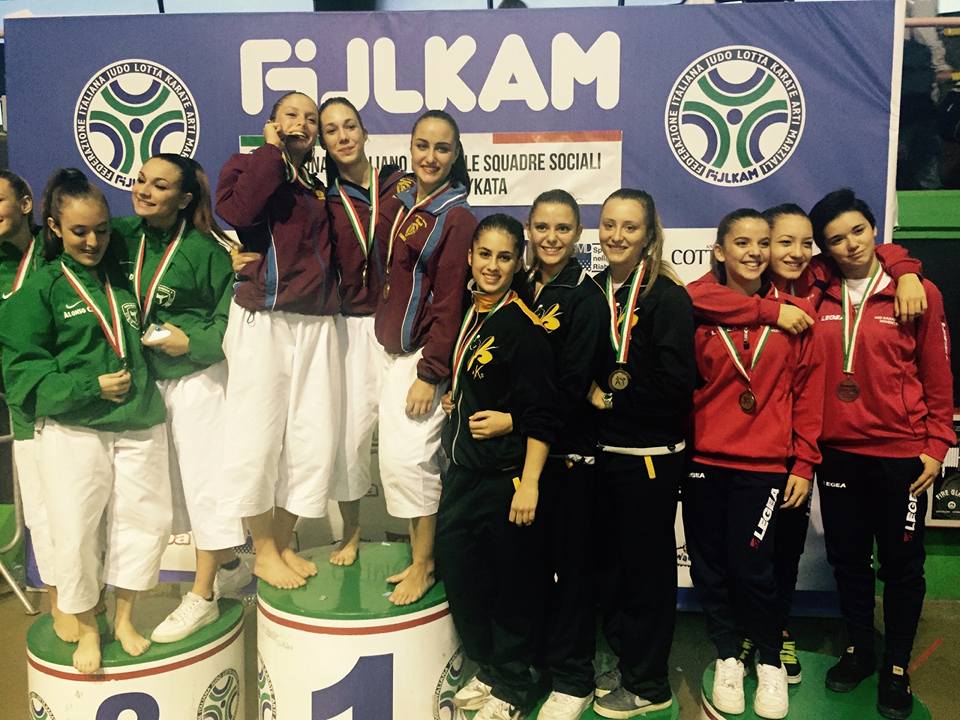 Velletri, medaglia d’oro per Noemi Nicosanti del Asd Toukon Karate-Do podioconnoeminicosanti