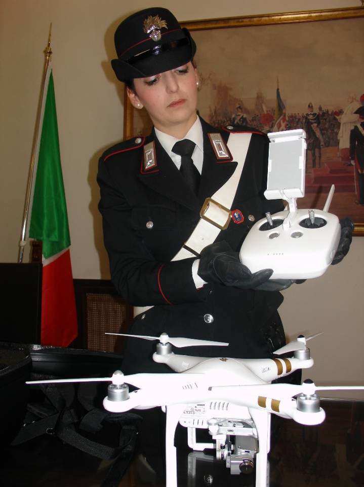 Colosseo, Carabinieri bloccano 4 stranieri intenti a fare riprese con un drone colosseo_carabinieri_riprese_con_drone