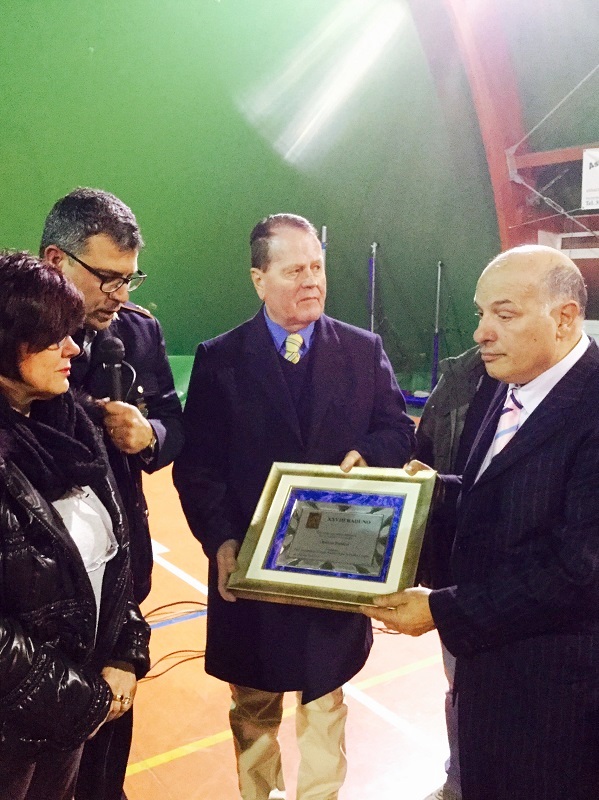 Colonna, commozione e applausi per Petriacci al XXVIII Raduno Polizia Locale consegnatargaafamigliapetriacci