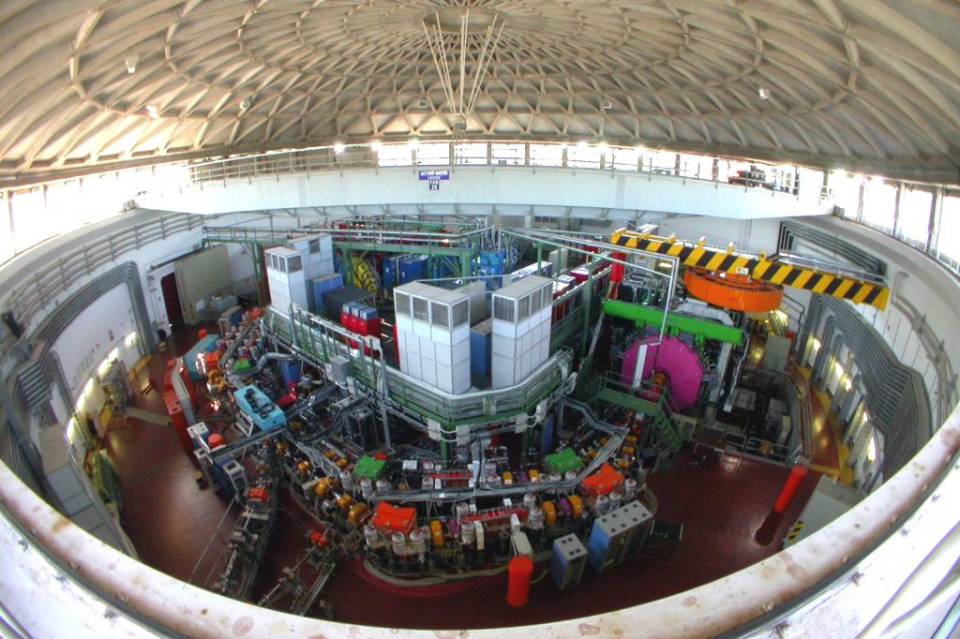 Taglio del nastro ai Laboratori INFN di Frascati infn