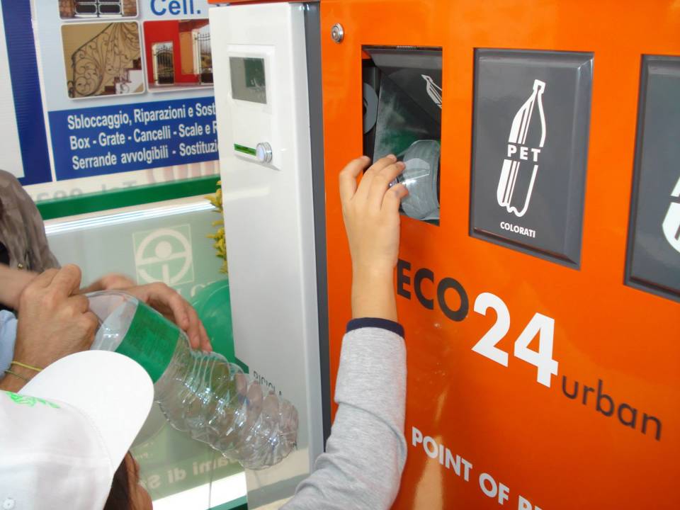 Lariano, inaugurazione dell’eco-point a via della Cerreta garby_ecocompattatore_