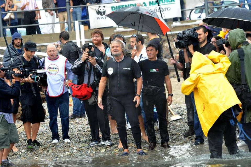Lorenzon imita Grillo e traversa a nuoto il lago di Nemi grillo