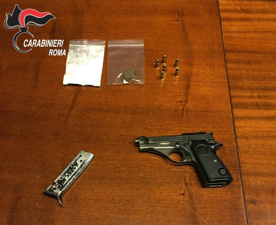 Trovata pistola nell’armadio e droga nel locale lavanderia a San Cesareo carabinierisancesareo