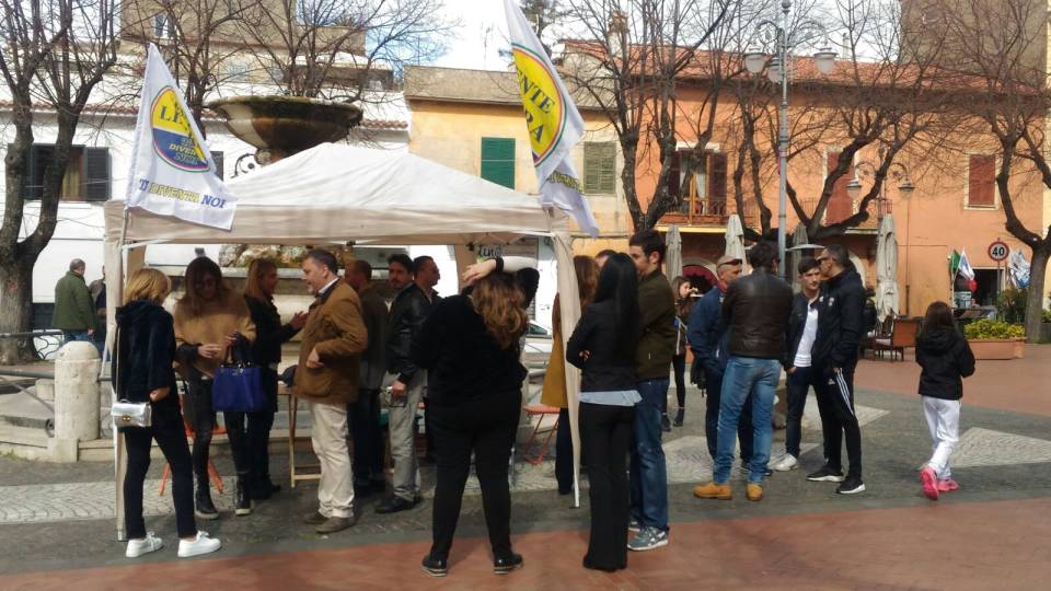 Gente Libera e il gazebo del 18 marzo a Grottaferrata gazebogl