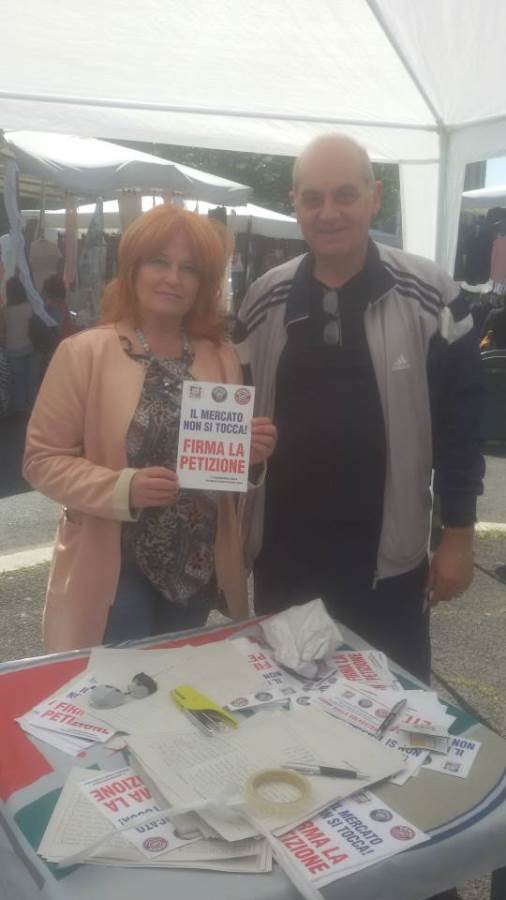 Forza Italia Velletri in piazza contro la Bolkestein proiettopetizione