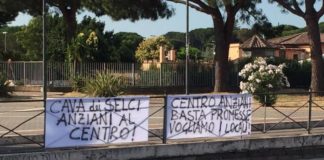 Centro Anziani Cava dei Selci “Sfrattati da un anno senza sede” protesta