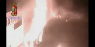 Guidonia, incendia i furgoni di una ditta e rimane ustionato