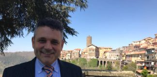 Vittorio Sgarbi alla Biennale Internazionale di Nemi bertucci_nemi