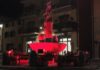 Nemi si accende di rosso contro la violenza sulle donne fontana