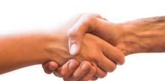 Conflitto, litighiamo in maniera costruttiva stretta_mano