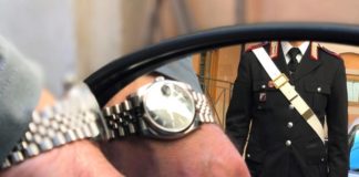 Truffa dello specchietto, arrestato estorsore estorsione