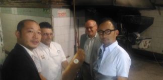 Giapponesi a scuola di turismo ai Castelli Romani delegazGiapponese_15giugno_fornoGenzano-Bocchini