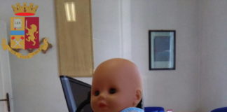 Ladispoli, nascondevano cocaina dentro una bambola droga_bambola