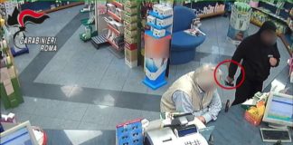 Rapinavano armati di accette, arrestati a Pomezia accetta