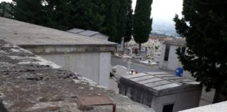 Cimitero, il mistero della fioriera fioriera