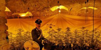 Villa con vista sul lago adibita a laboratorio della droga villadroga