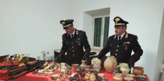 Carabinieri intervengono per lite in famiglia armireperti