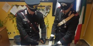 Pistola, droga e convivente latitante scoperte a Tor Bella Monaca pistola