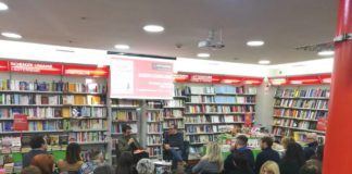 Un esilarante Guido Catalano alla Mondadori di Velletri firma_copie_catalano