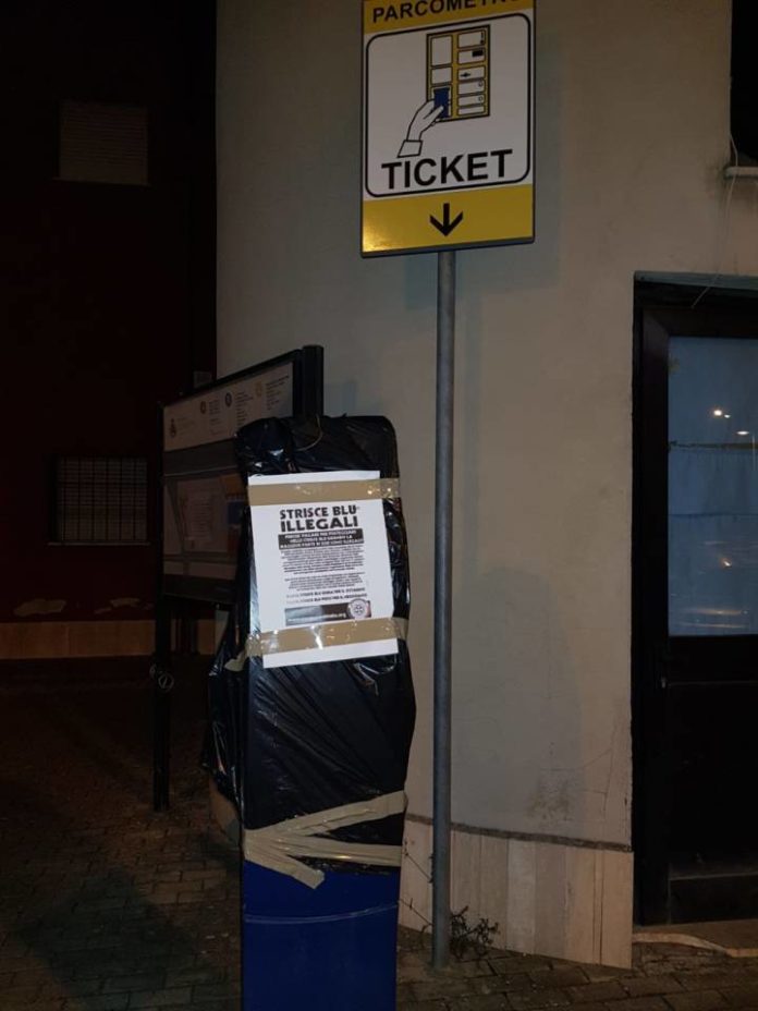 strisce_blu_casapound_ciampino