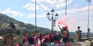 Flash mob Non Una di Meno a Nemi nudm_castelli_nemi