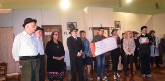 Raccolta fondi con Ammazza che iella a Lariano momentofinalepalco