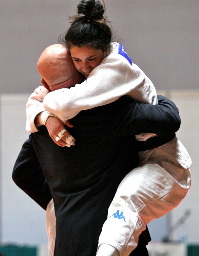 favorini_abbraccia_moraci