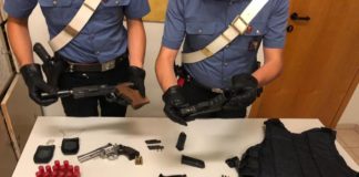 Nelle ultime 24 ore arrestate 16 persone a Tor Bella Monaca armi_sequestrate