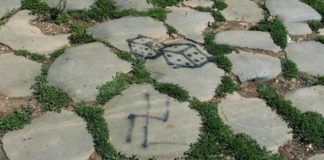 Imbrattato il basolato dell’Appia Antica nazisti_appia