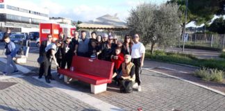 Ripitturata la panchina rossa di Cava dei Selci panchina_tinta