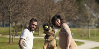 Fiocco rosa in casa Aquino, è nata la piccola Siria giuliani_aquino_cane