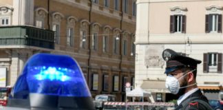 A San Giovanni denunciato edicolante che vendeva mascherine a prezzi gonfiati