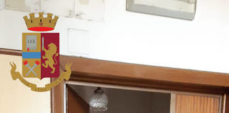 Polizia aiuta nonnina a Porta Maggiore nonnina