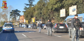 Coronavirus, Polizia chiude una discoteca di via del Mandrione controlli_polizia_gra