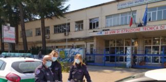 Città Metropolitana aiuta il diritto allo studio polizia_metropolitana_tablet_studenti