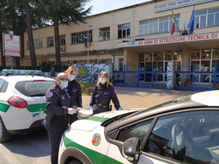 polizia_metropolitana_tablet_studenti